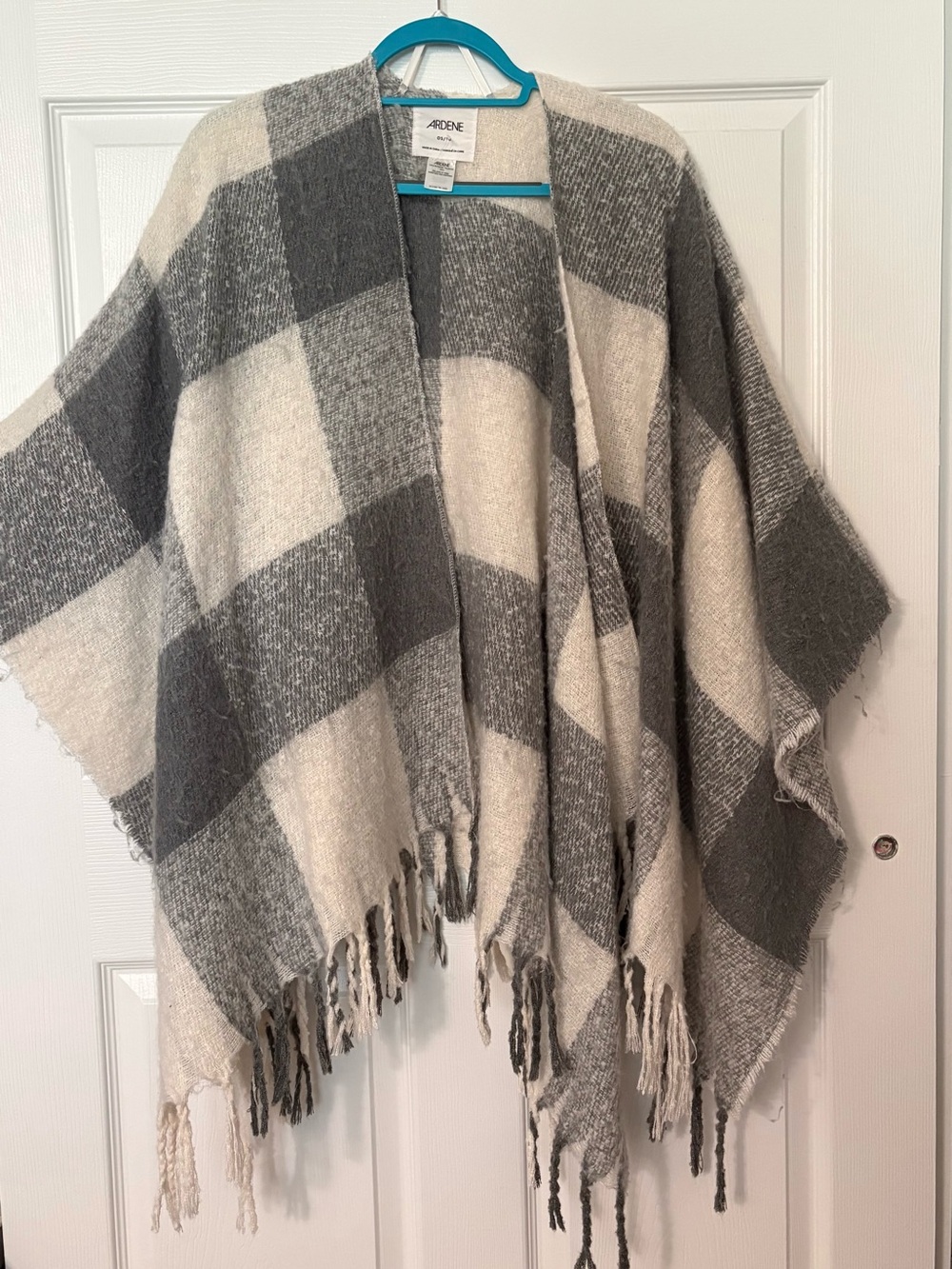 Ardene Gray & Cream Plaid Fringe Wrap